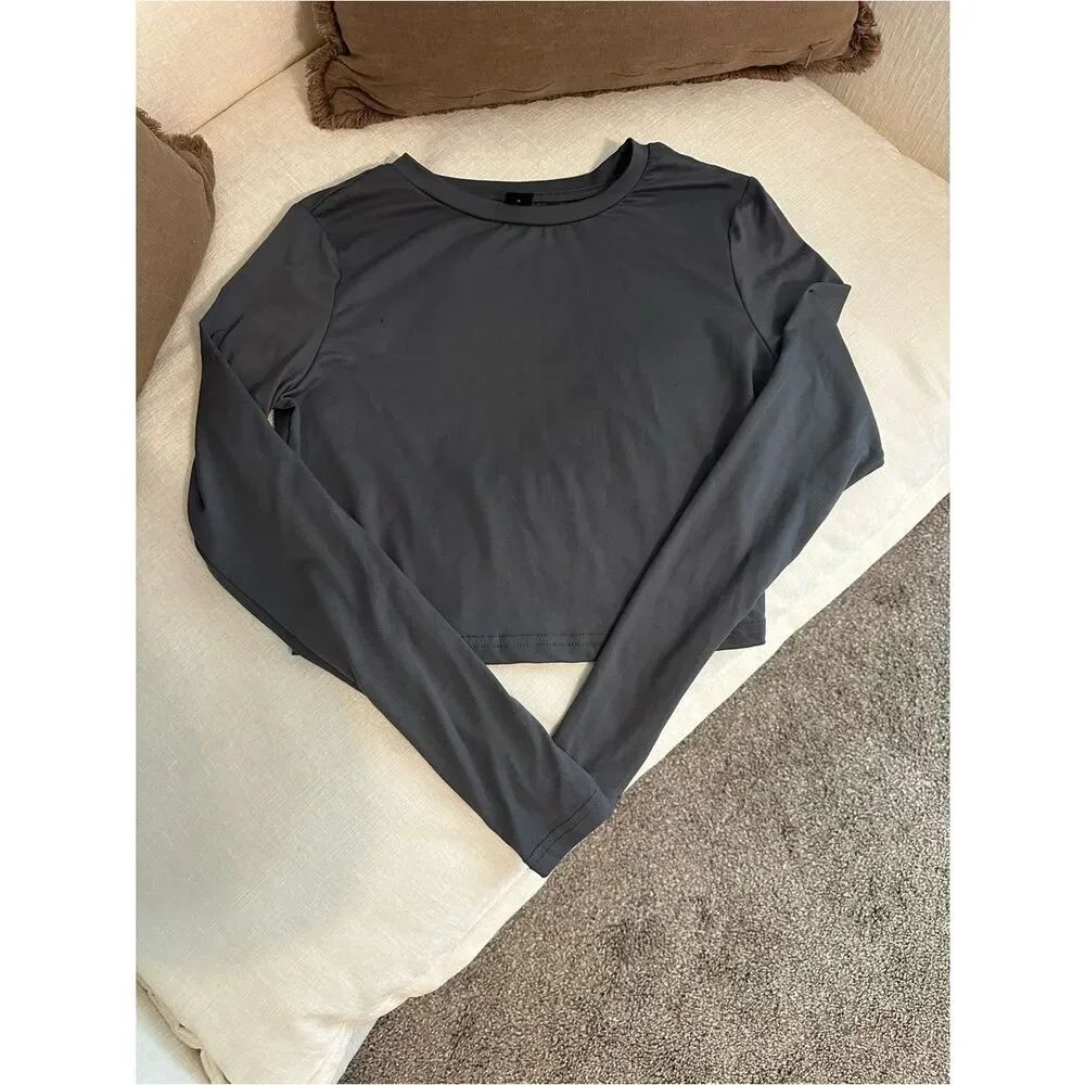 ✨3/$10✨ SHEIN Charcoal Gray Long-Sleeve Cropped Tee